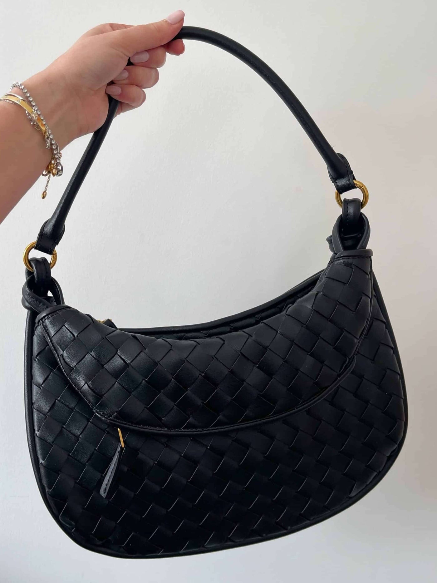 Sarah - Versatile Woven Shoulder Bag
