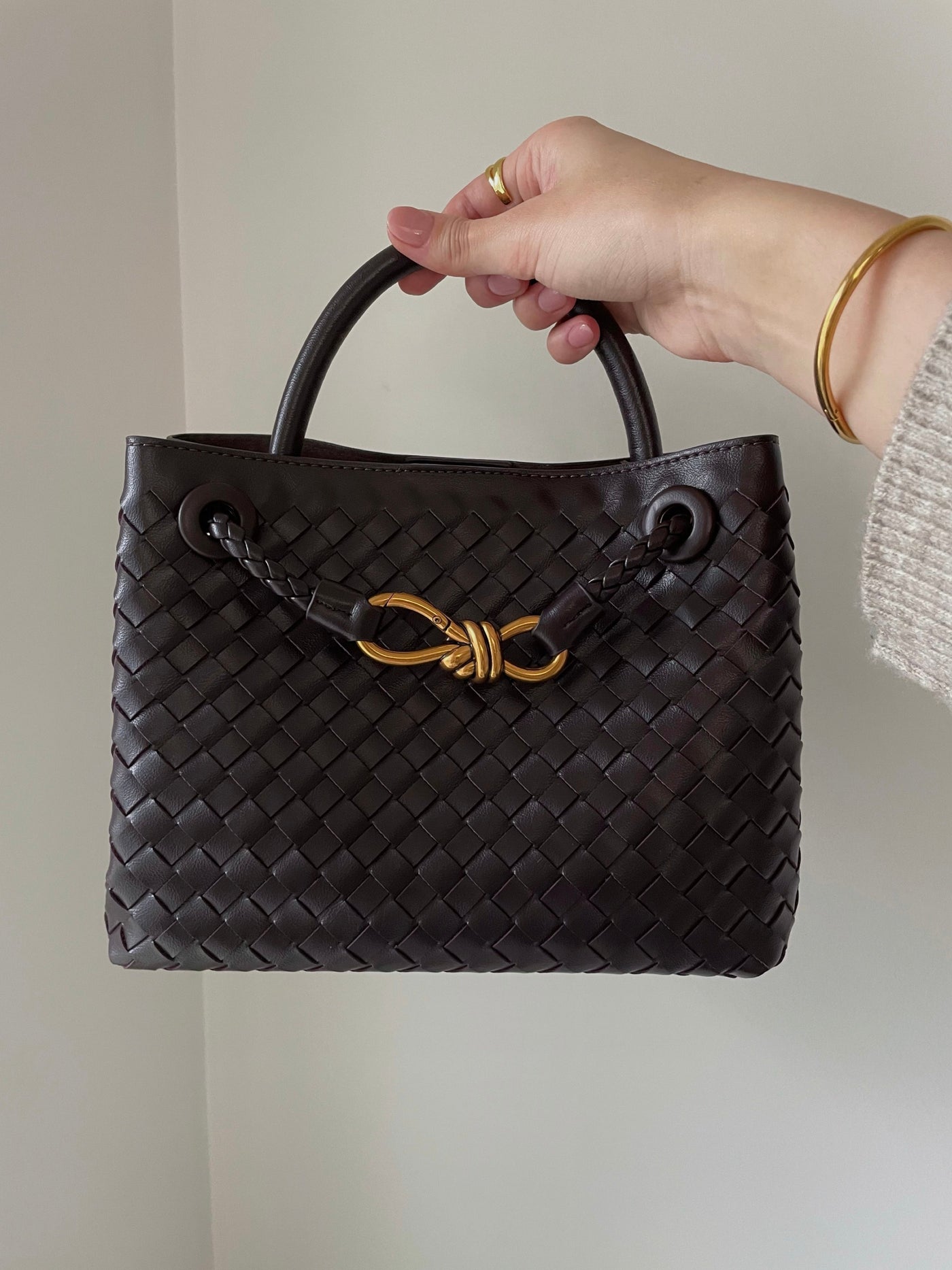 Eloise - Compact Woven Bag with Textured Design