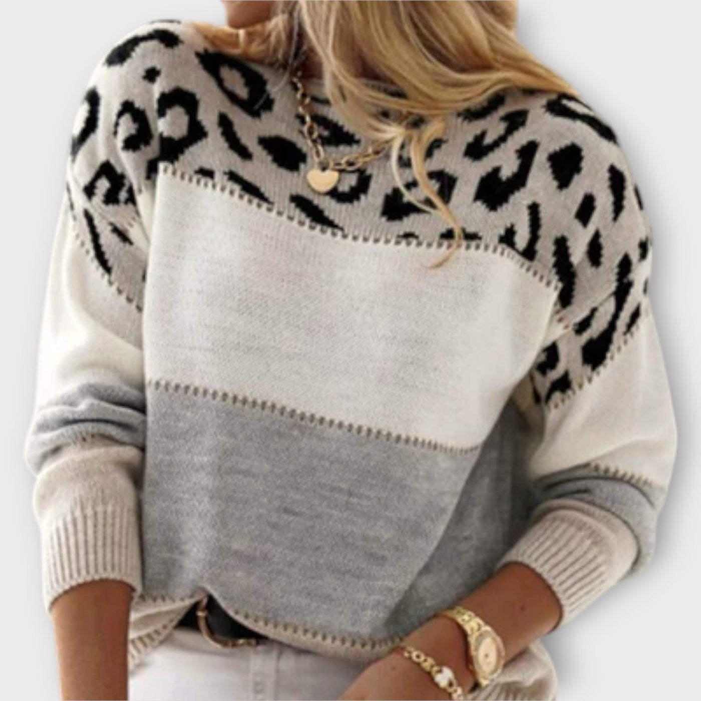 Tereza – Comfortable Sweater with Lion Design
