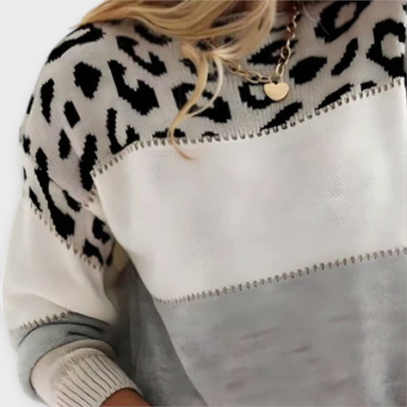 Tereza – Comfortable Sweater with Lion Design