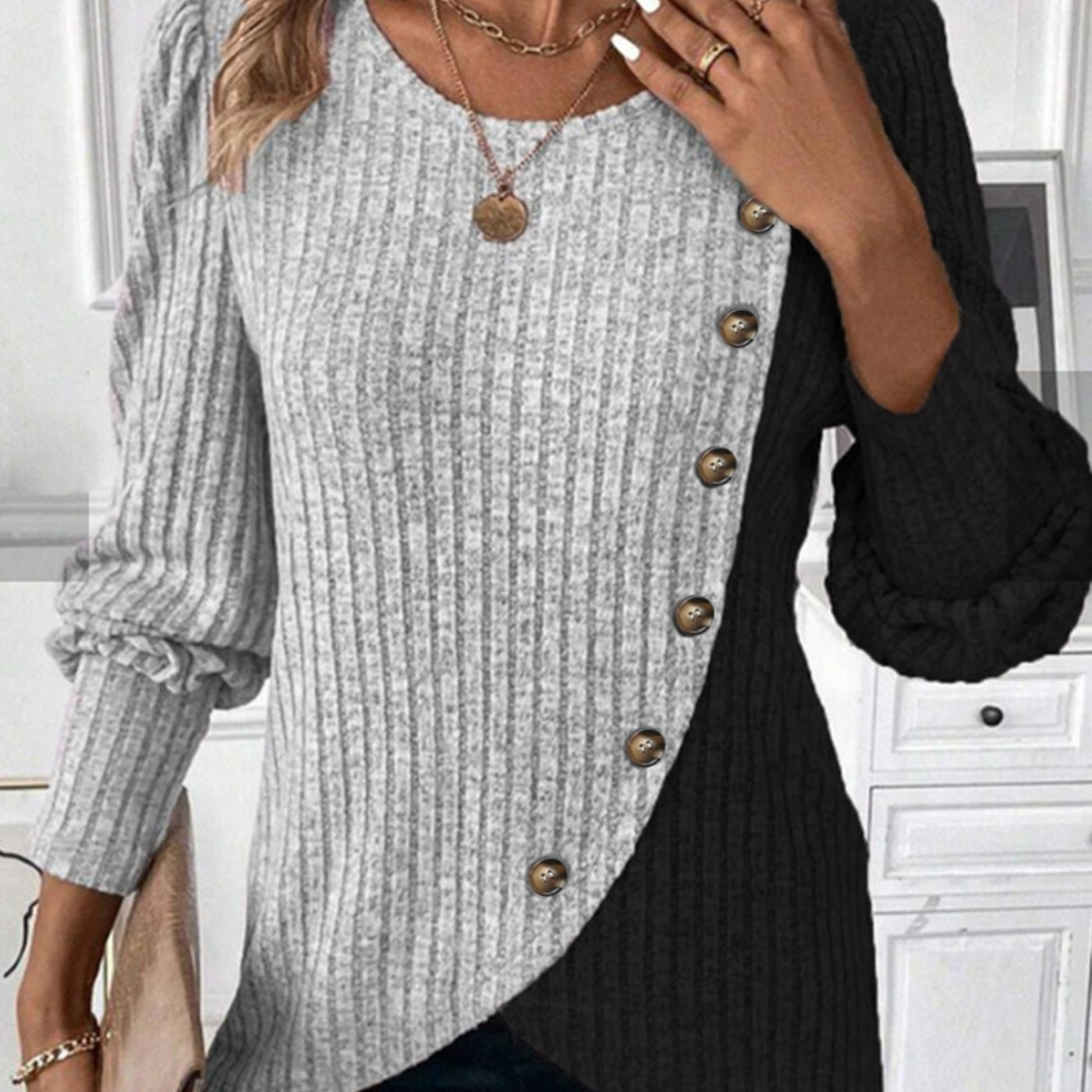 Calista – Contrast Button Knit